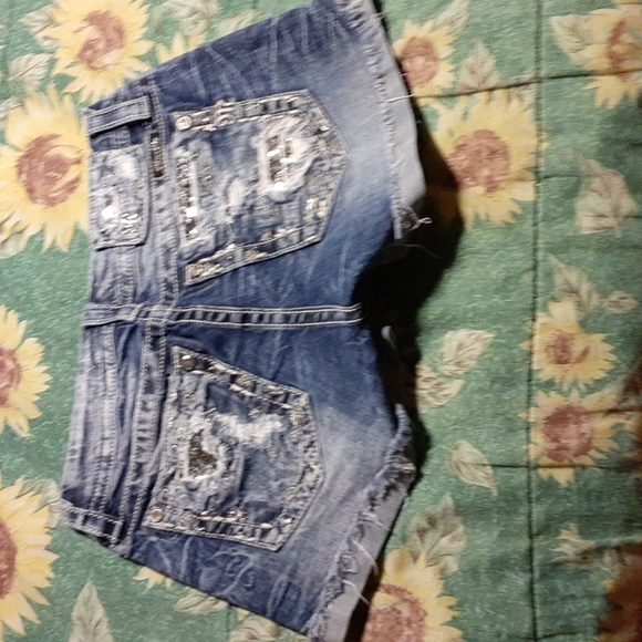 Miss Me Embellished silver shorts size 28 - Picture 2 of 10